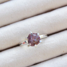 Load image into Gallery viewer, Star Burst Ring (Size 6)
